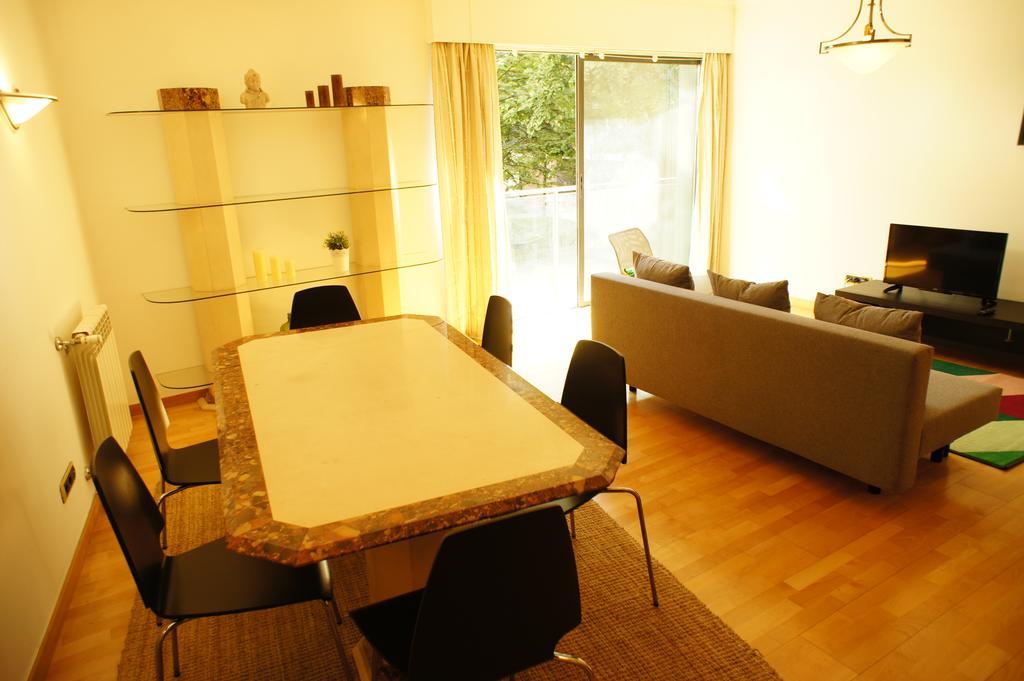 Modern Apartment Near The Bridge Lisbon Exterior photo